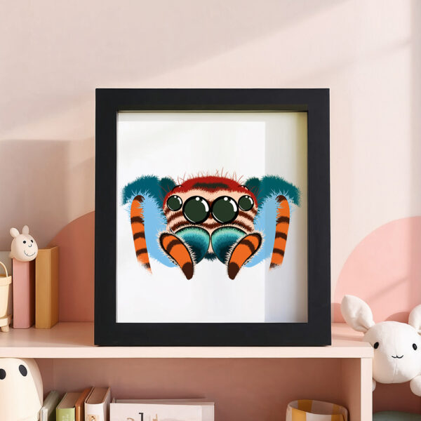 Illustration d’une araignée souriante dans un cadre noir, posé dans une chambre d’enfant.